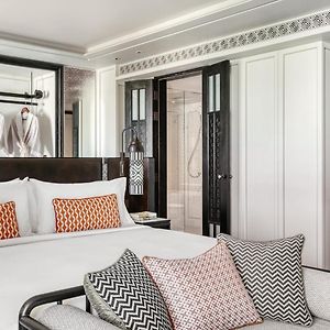 Zimmer mit Kingsize-Bett